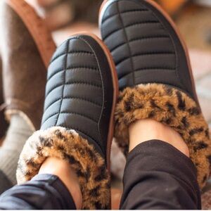 *NEW* FLOJOS LEXIE OUTDOOR SLIPPER BLACK PUFF LEOPARD FUR 11
